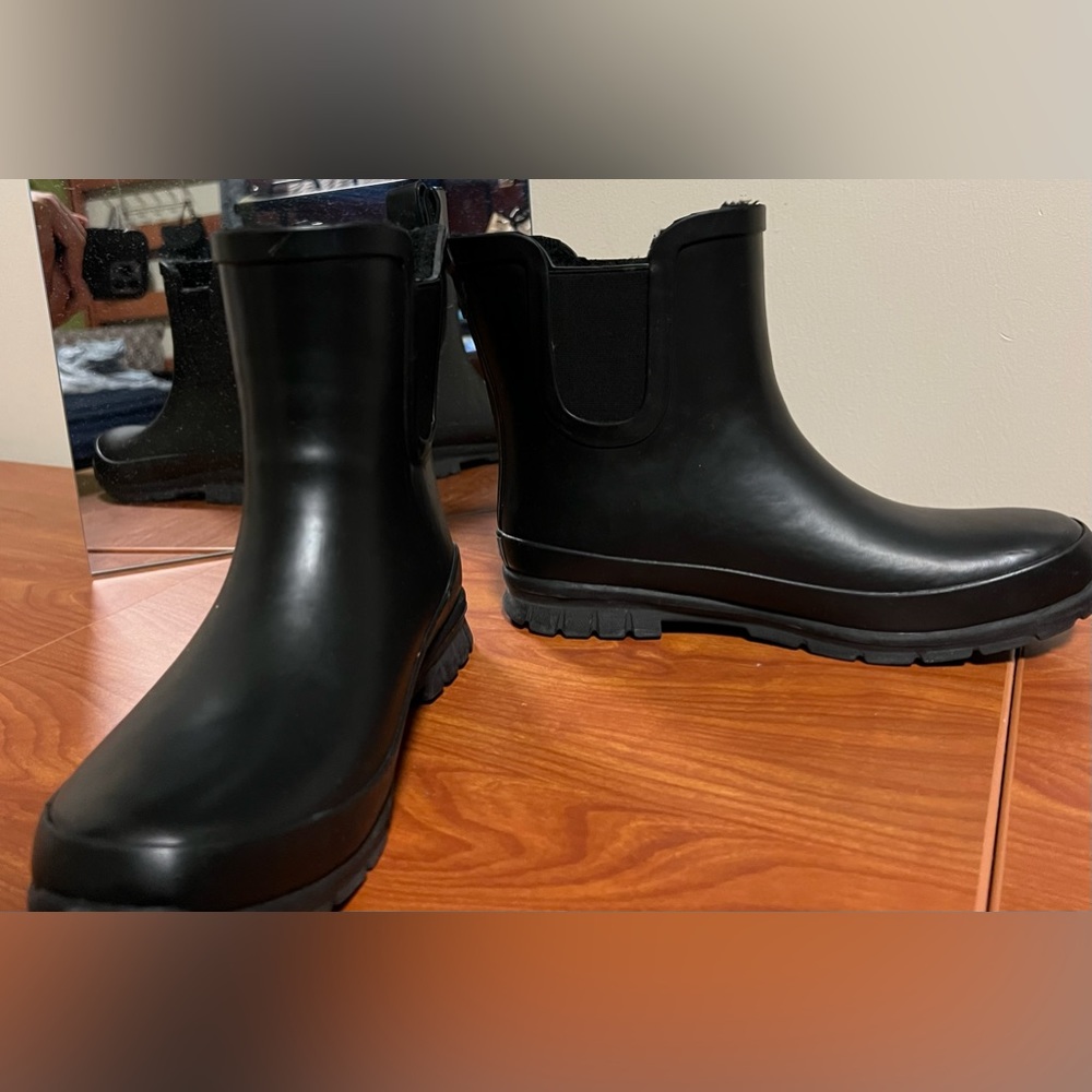 Eddie Bauer Black rain boots
